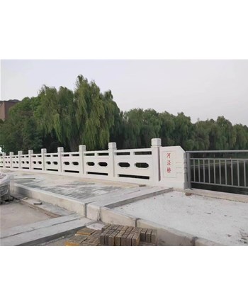 水泥仿木護(hù)欄為什么如此受歡迎？
