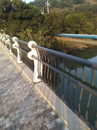 寧波北侖濱?？焖俾芬惶?、四號橋橋梁欄桿